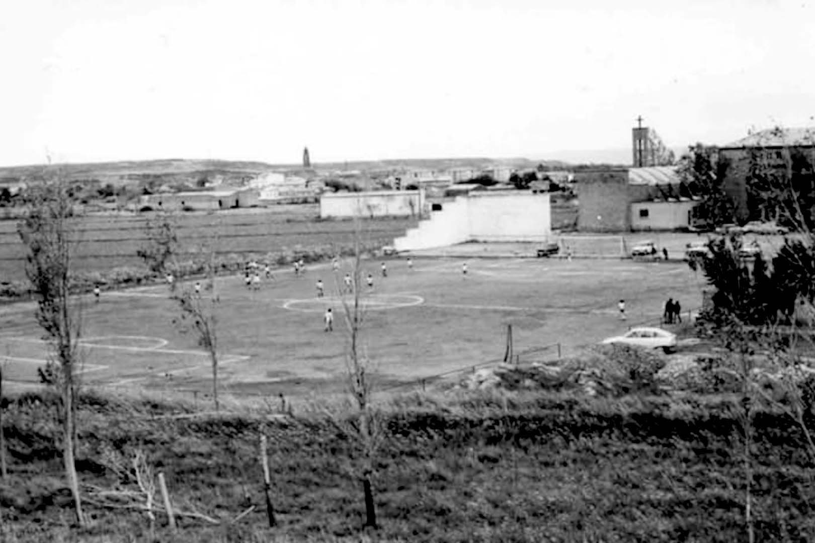 img_sadaba//03.Salesianos/02.Campo de futbol.jpg